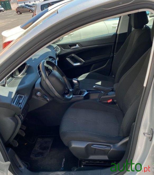 2014' Peugeot 308 photo #4