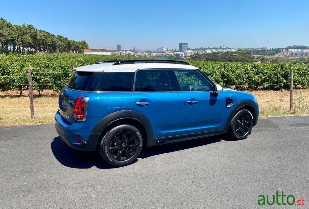 2017' MINI Countryman Cooper D photo #4