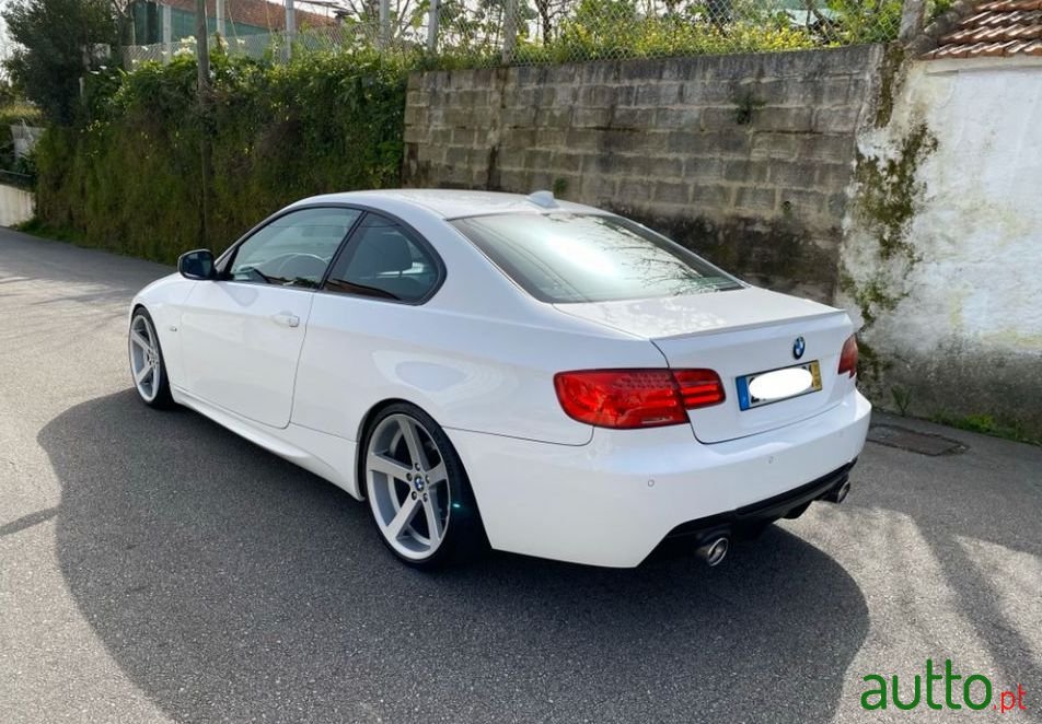 2011' BMW 320 photo #4