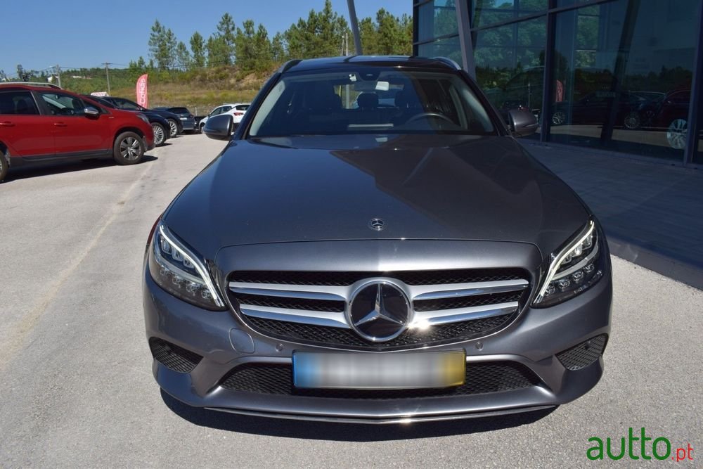 2019' Mercedes-Benz Classe C photo #2