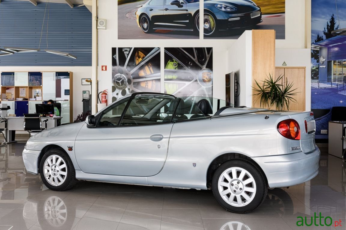 2002' Renault Megane photo #3