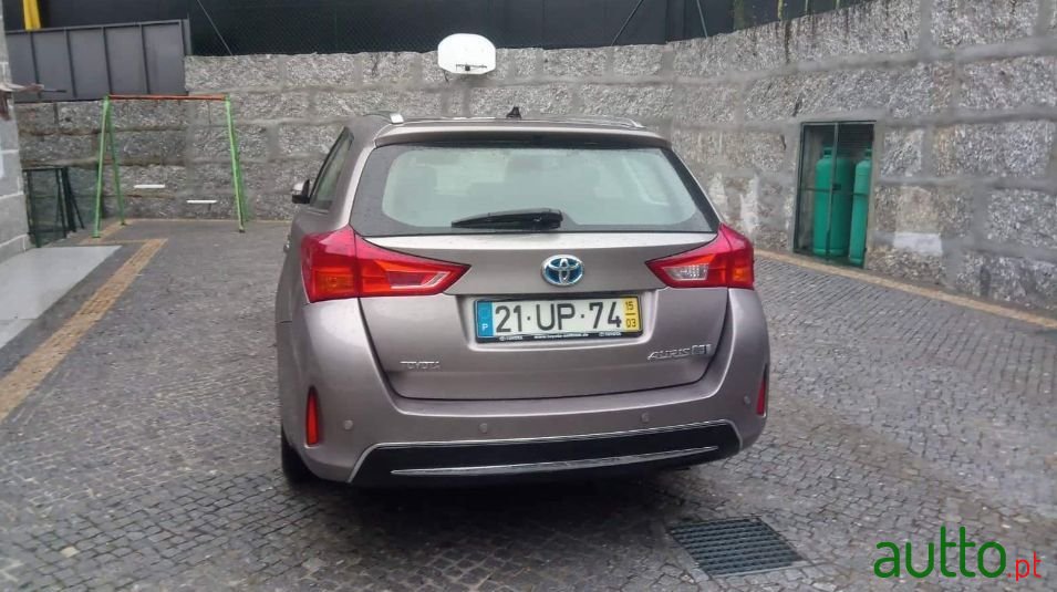 2015' Toyota Auris Touring Sports photo #1
