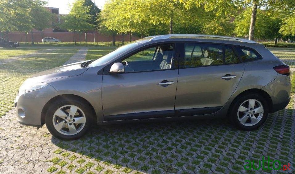 2010' Renault Megane Break photo #1