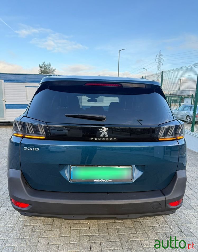 2022' Peugeot 5008 photo #3