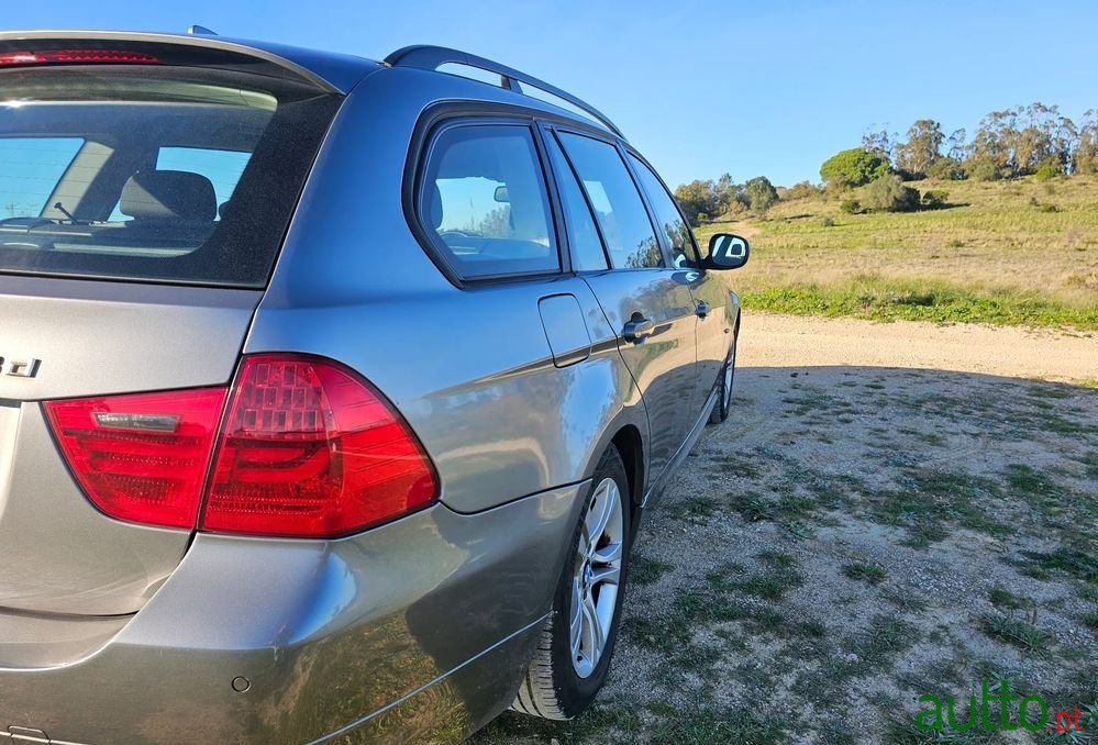 2009' BMW 318 D Touring Navigation photo #6