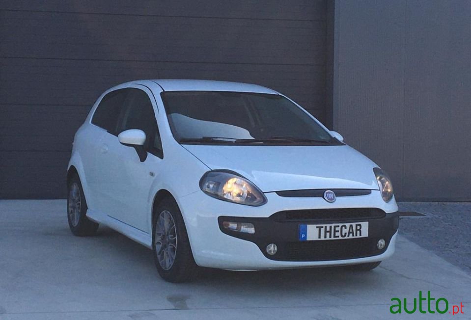 2010' Fiat Grande Punto photo #2