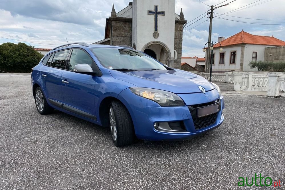 2010' Renault Megane Sport Tourer photo #2