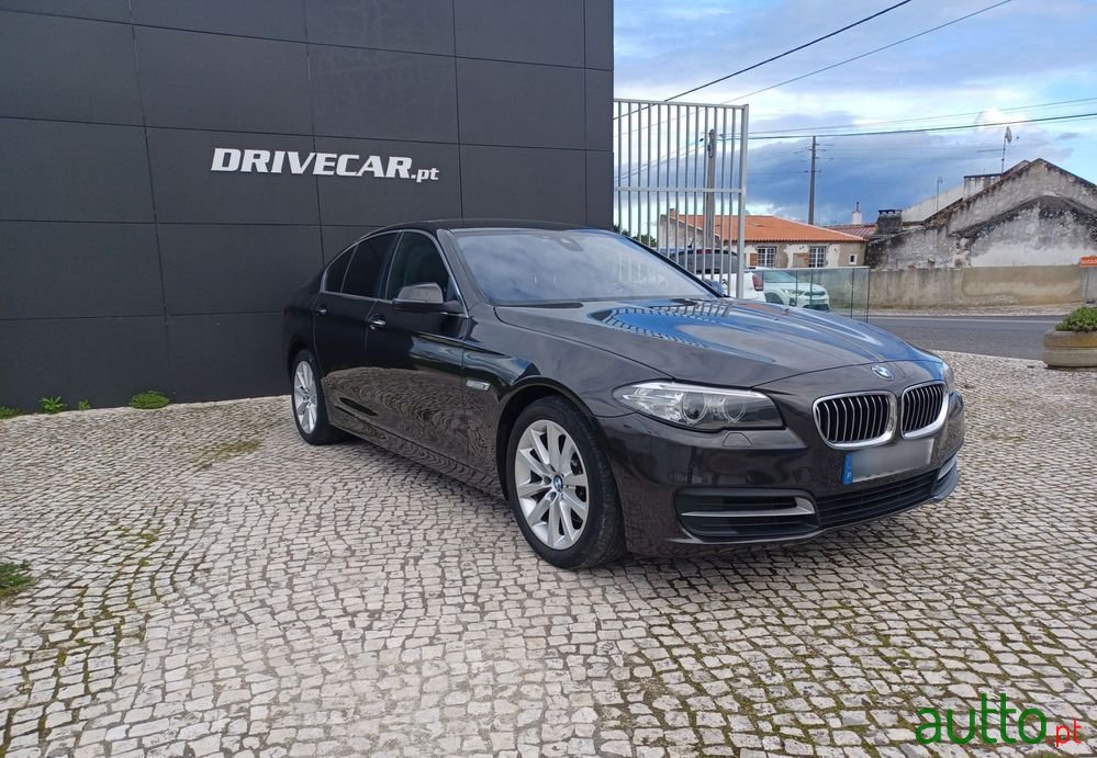 2016' BMW Série 5 D Ed Line Sport photo #3