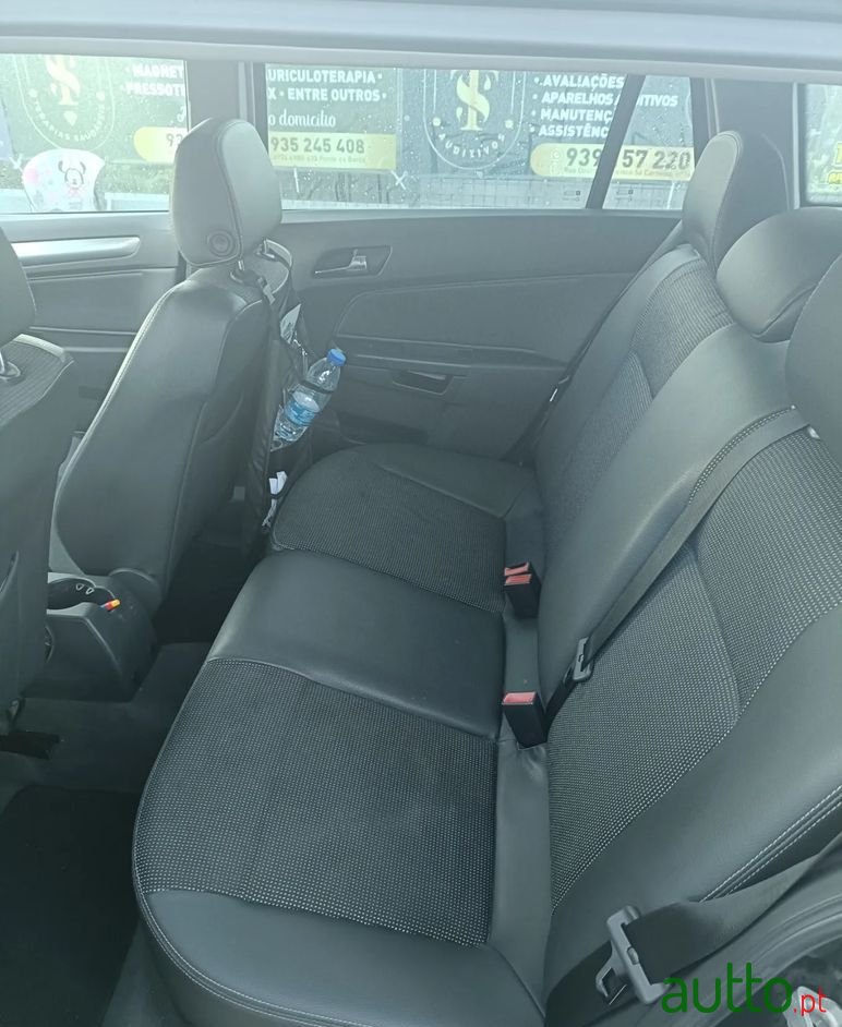 2007' Opel Astra Caravan photo #5