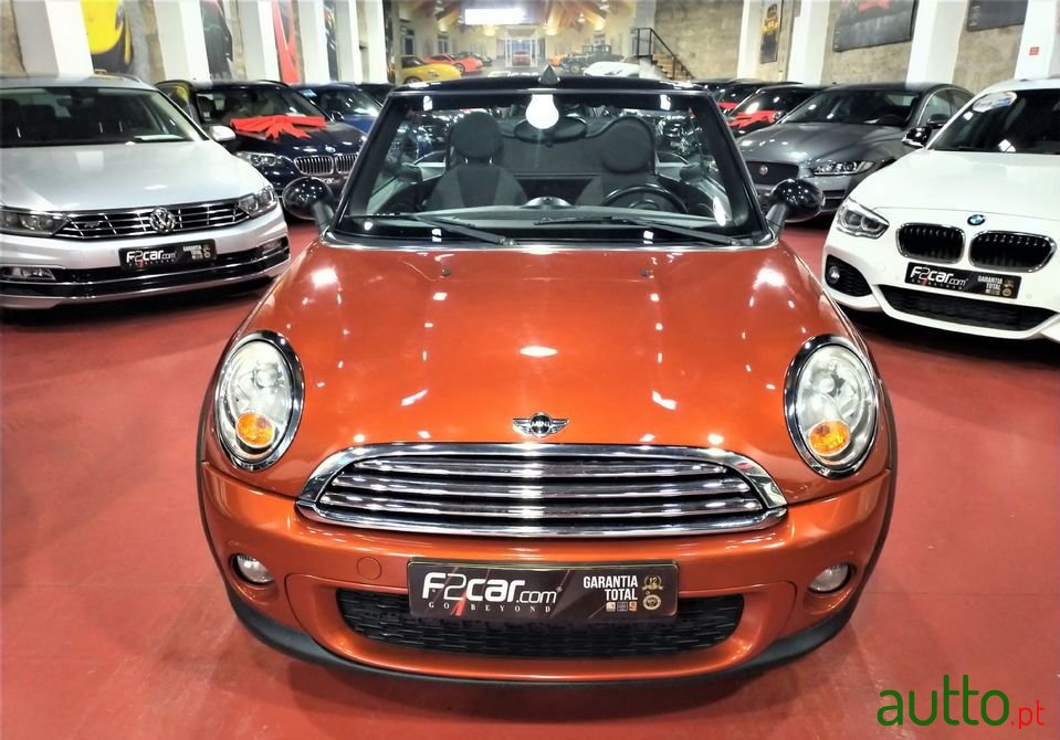2010' MINI Cabrio photo #2