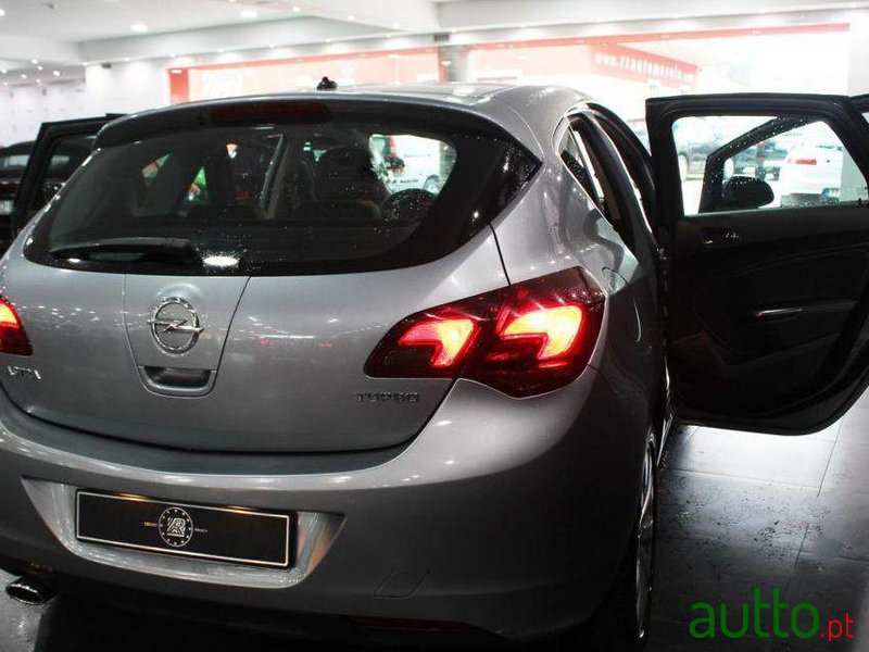 2011' Opel Astra 1.4 T Cosmo Active-Select photo #1