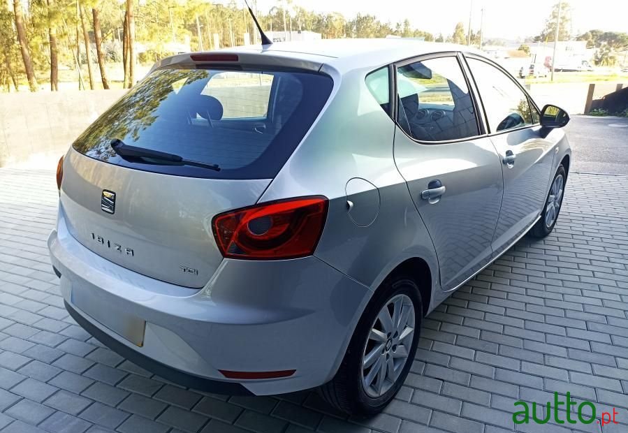 2015' SEAT Ibiza photo #5