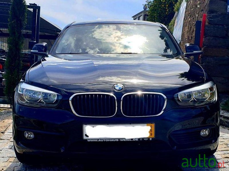 2015' BMW 116 D Eficiente Dynamic photo #2