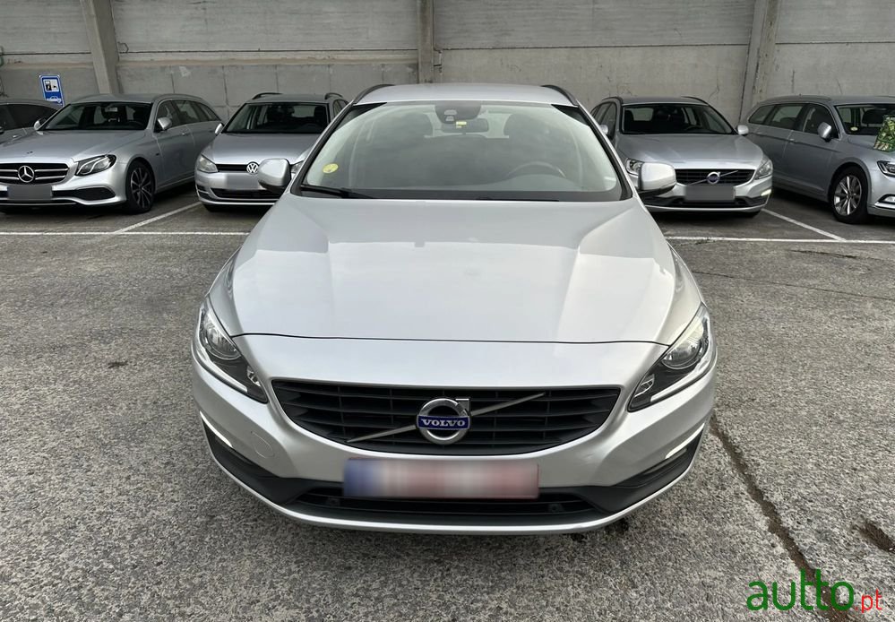 2018' Volvo V60 2.0 D2 Kinetic photo #2