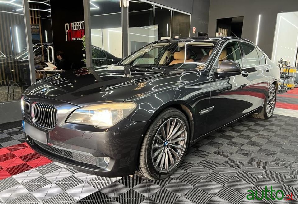 2009' BMW 730 photo #4