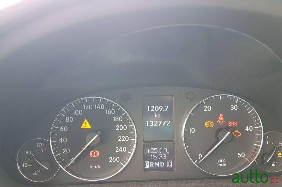 2005' Mercedes-Benz 220 photo #3