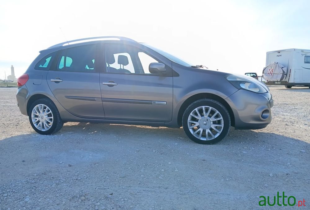 2011' Renault Clio Break photo #3