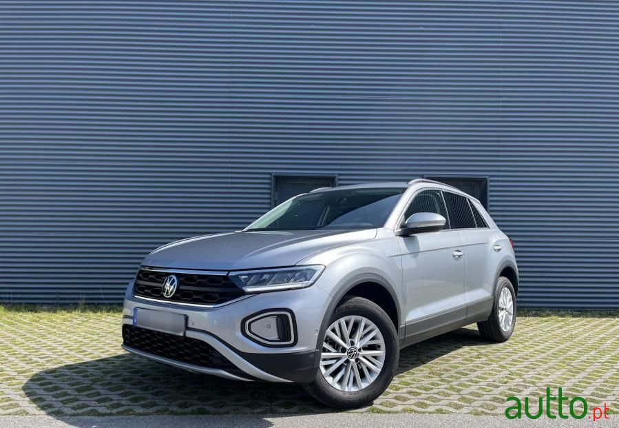 2024' Volkswagen T-Roc 1.0 Tsi Urban photo #1