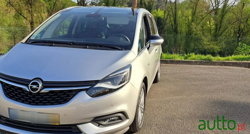 2017' Opel Zafira photo #2