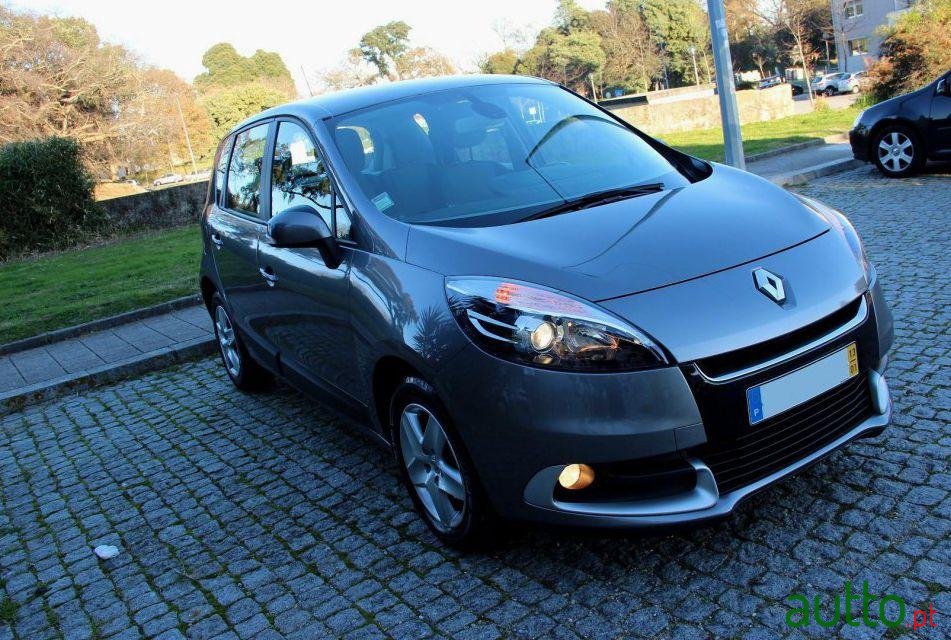 2013' Renault Scenic 1.5 Dci Exclusive Ss photo #2