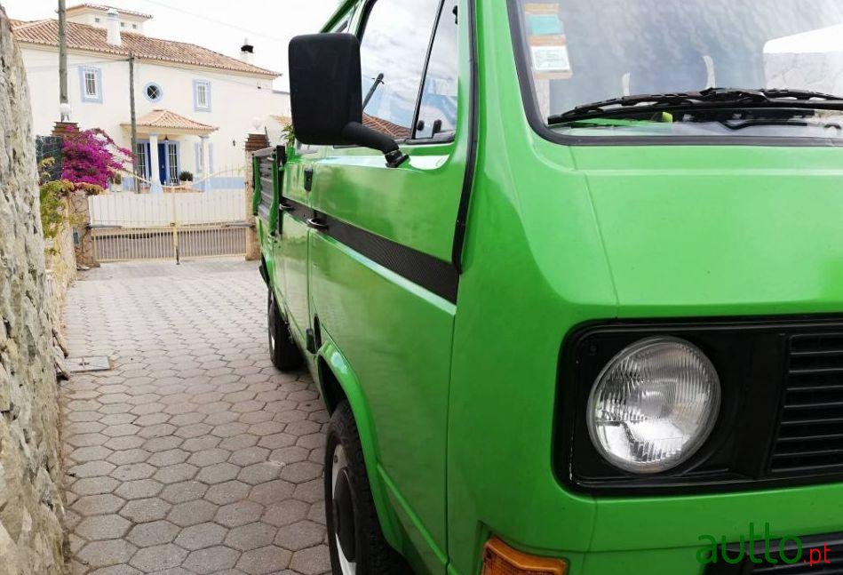 2002' Volkswagen Type 2 photo #1