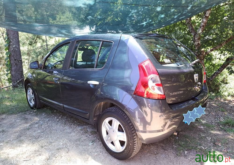 2011' Dacia Sandero 1.5 Dci Confort photo #2