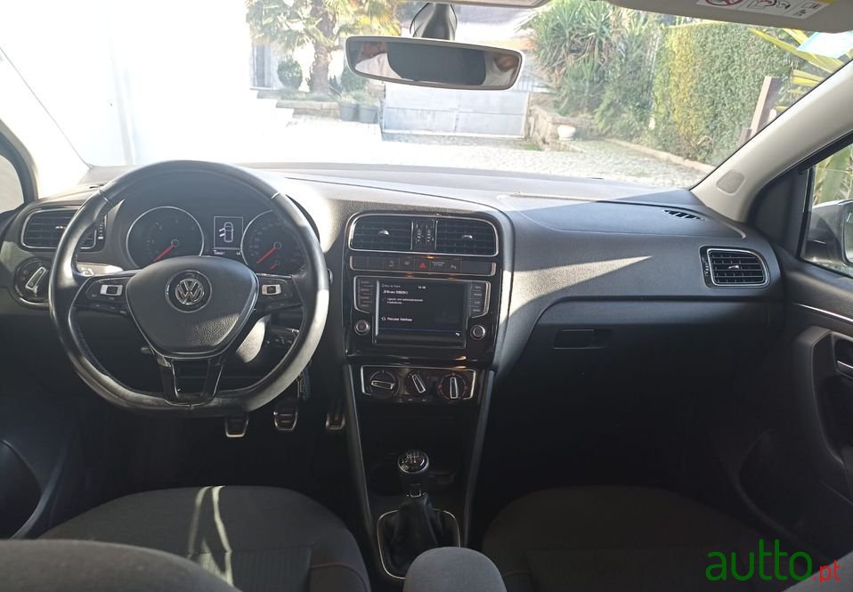 2017' Volkswagen Polo photo #3