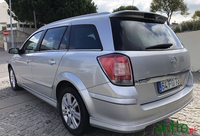 2008' Opel Astra Caravan photo #6