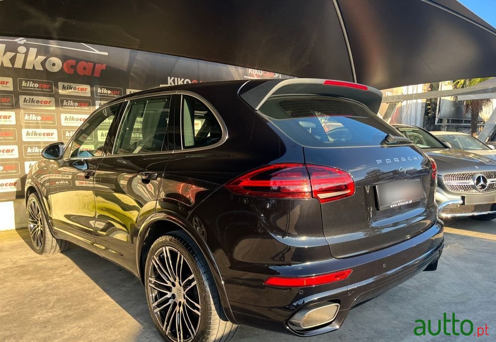 2015' Porsche Cayenne Standard photo #6