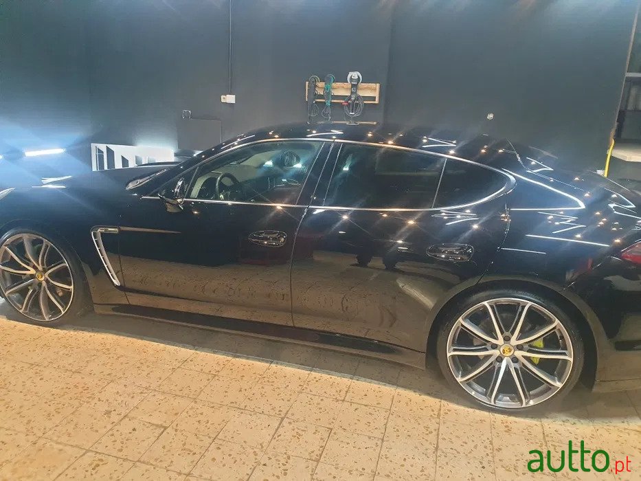 2012' Porsche Panamera photo #3