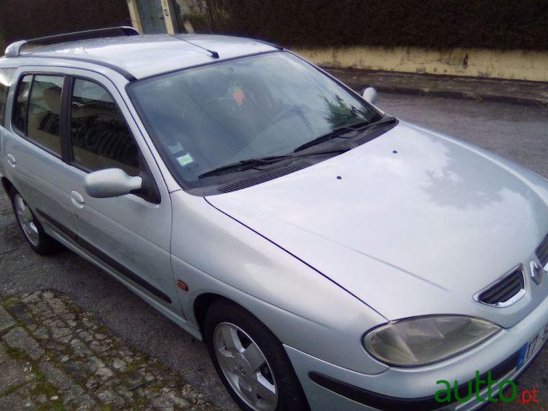 2002' Renault Megane Break photo #4