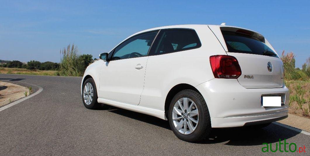 2011' Volkswagen Polo photo #1