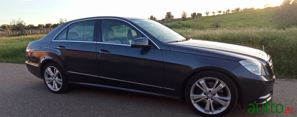 2012' Mercedes-Benz E 300 photo #5