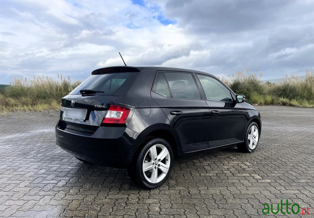 2015' Skoda Fabia 1.4 Tdi Style photo #5