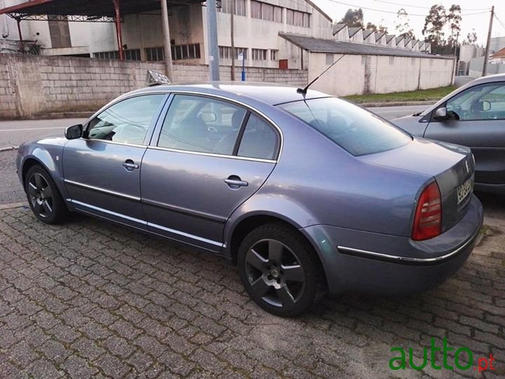 2004' Skoda Superb photo #2