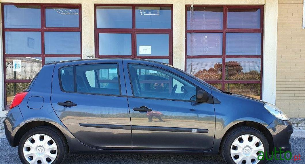 2006' Renault Clio photo #2