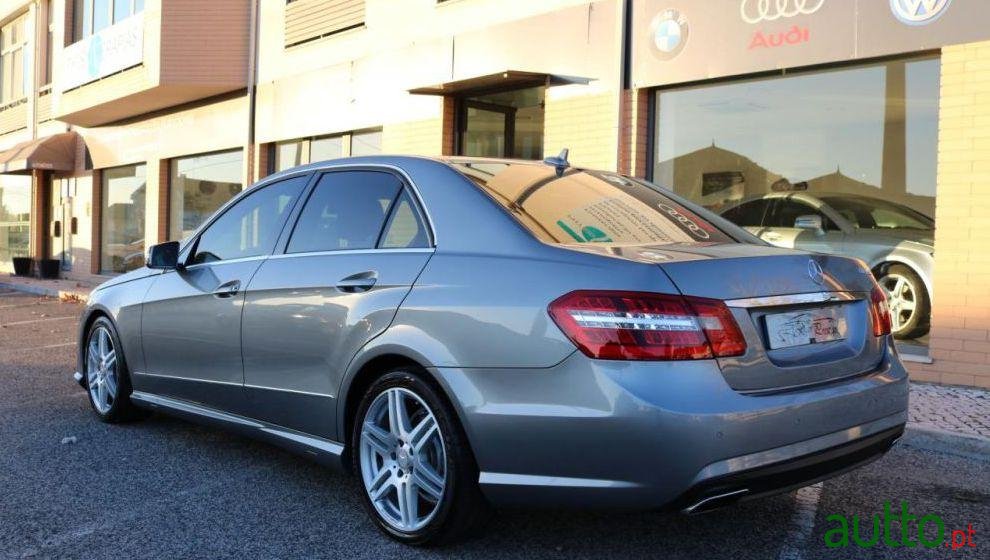 2011' Mercedes-Benz E-220 photo #1