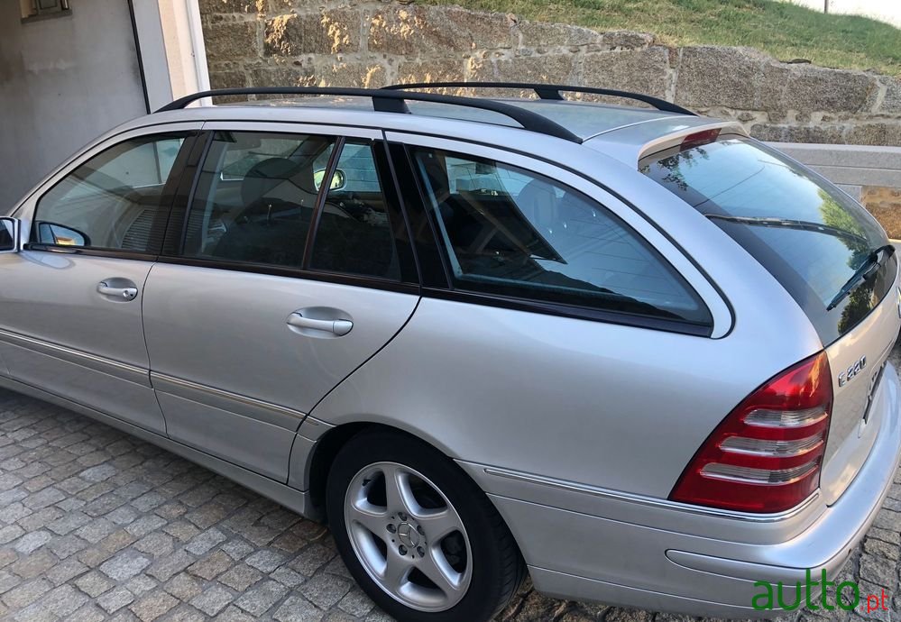 2004' Mercedes-Benz C 220 photo #2