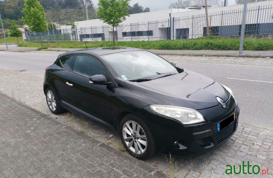2011' Renault Megane Coupe photo #2