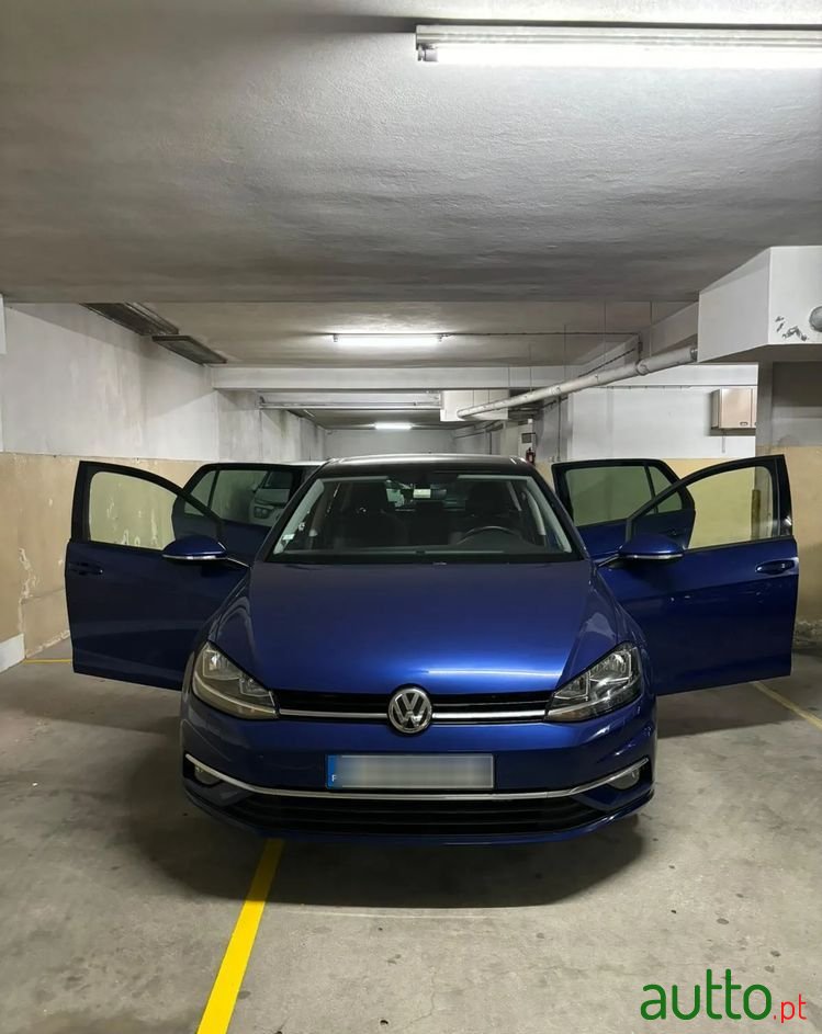 2020' Volkswagen Golf 1.0 Tsi photo #2