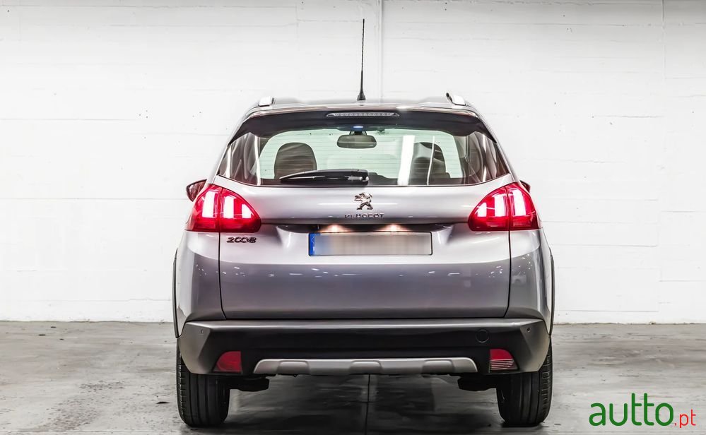 2018' Peugeot 2008 photo #5