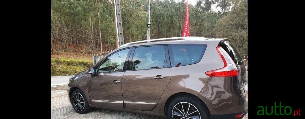 2013' Renault Grand Scenic Bose Edition photo #1