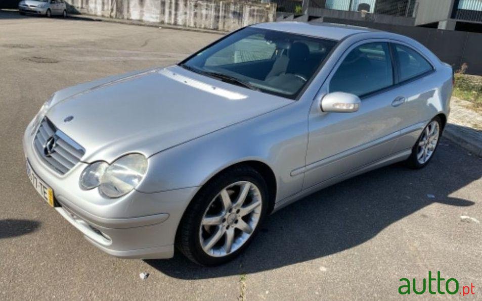 2002' Mercedes-Benz C-220 Sportcoupe photo #4