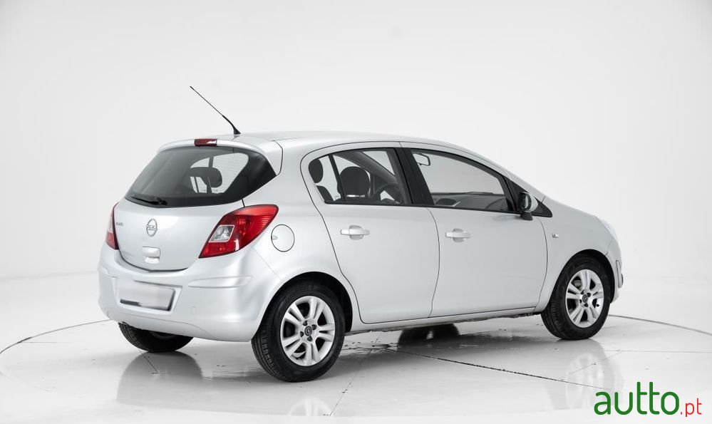 2011' Opel Corsa photo #3