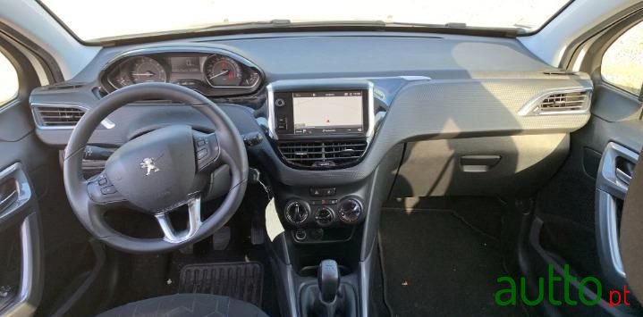 2018' Peugeot 2008 photo #2