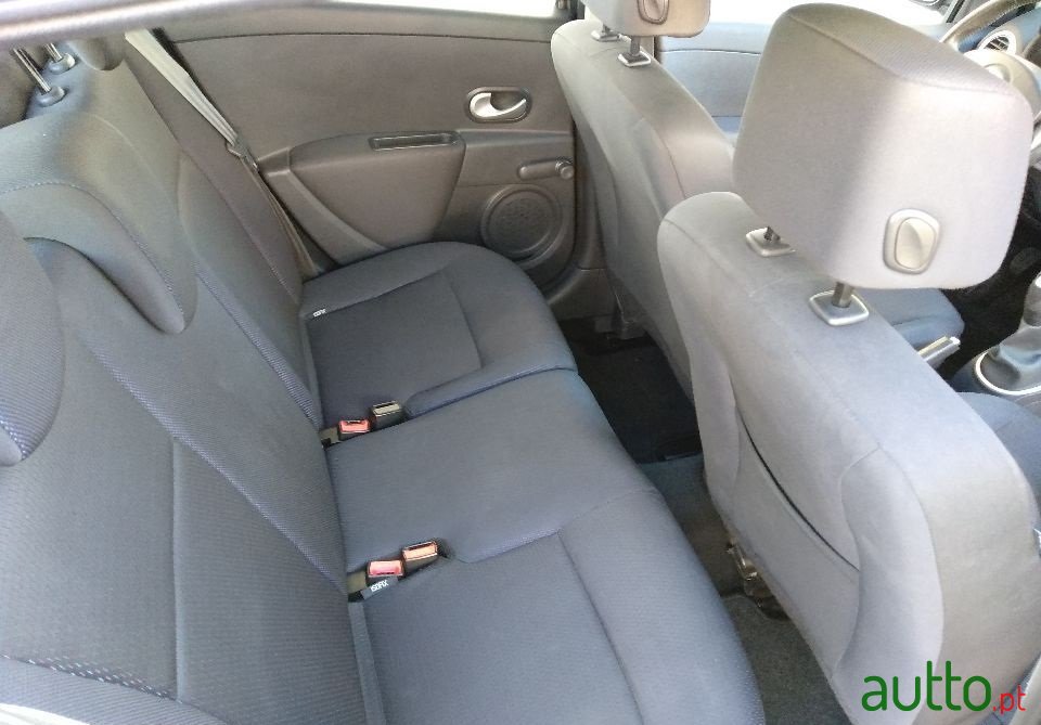 2008' Renault Clio 1.5 DCI photo #4