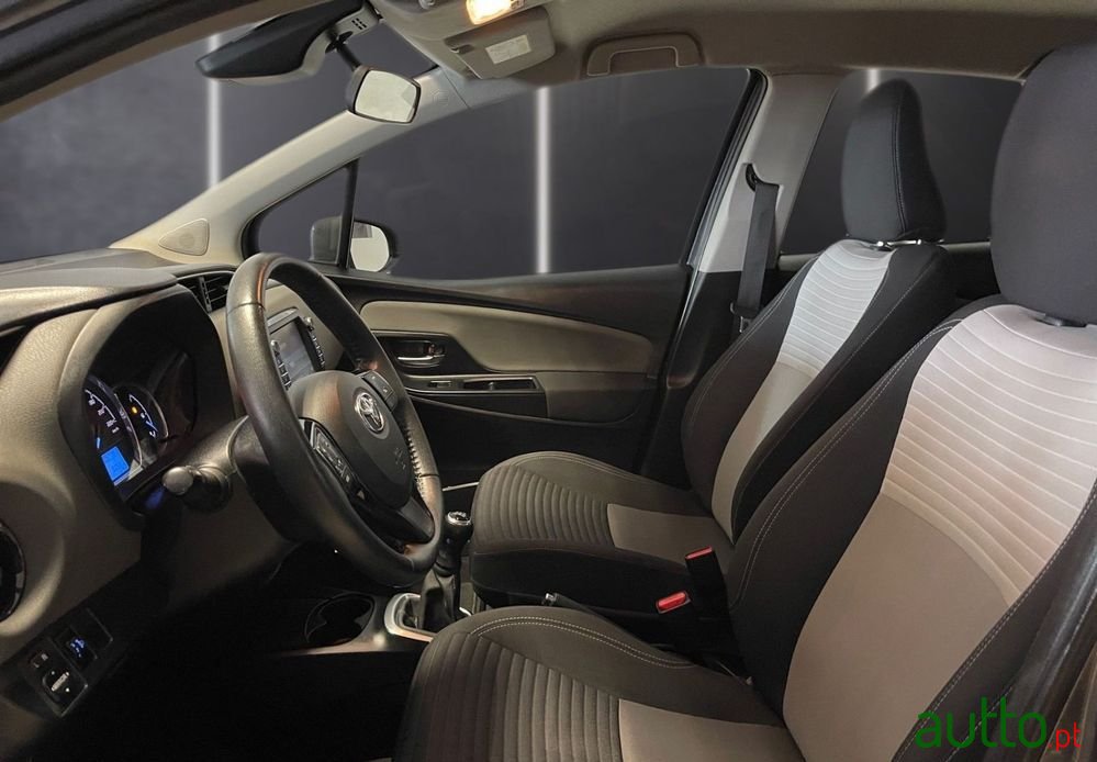 2019' Toyota Yaris photo #6