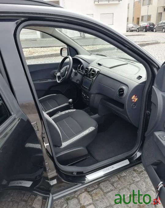 2018' Dacia Lodgy photo #3