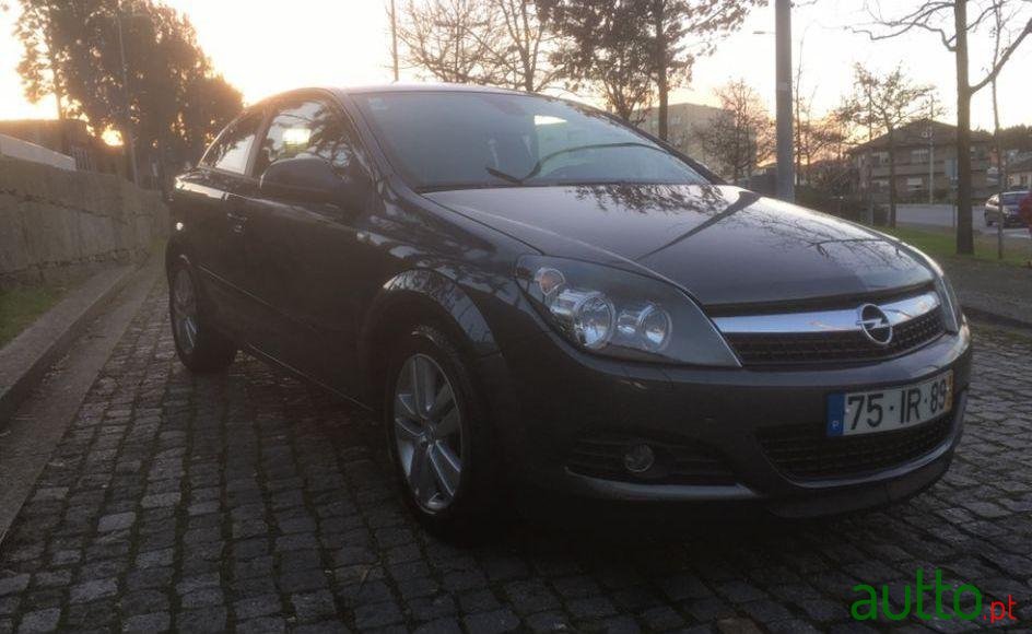 2010' Opel Astra Gtc photo #1