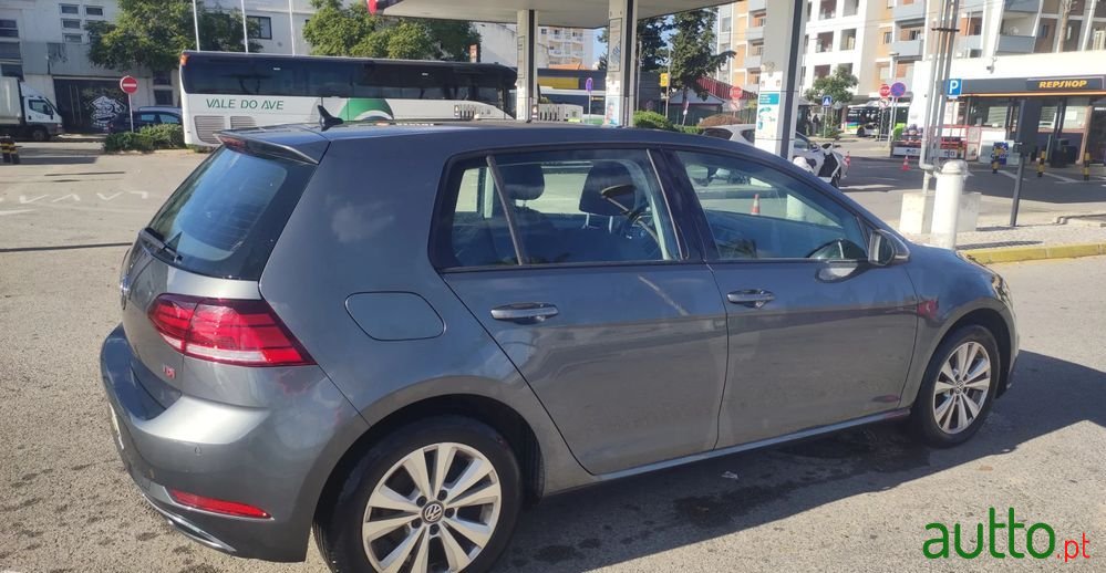 2017' Volkswagen Golf photo #6